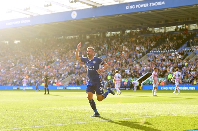 Sau 10 năm, Jamie Vardy lại là người hùng giúp Leicester thăng hạng