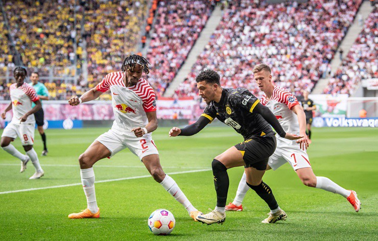 Sancho ghi bàn nhưng không thể giúp Dortmund tránh khỏi thất bại