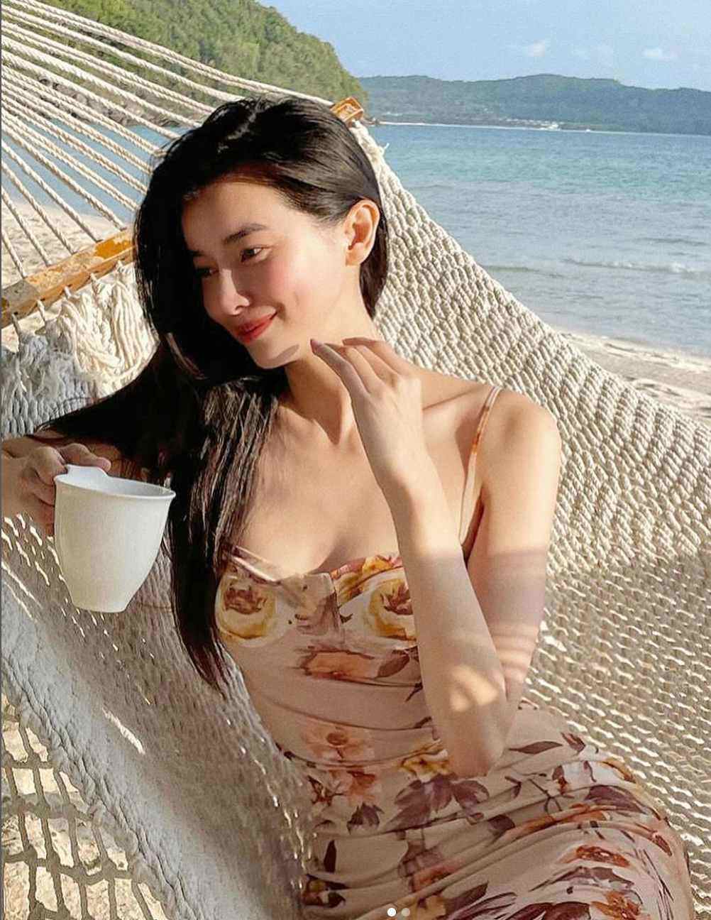 Người đẹp Việt đi biển mặc váy "lưới đánh cá", khoe làn da trắng nõn nà cuốn hút - 5