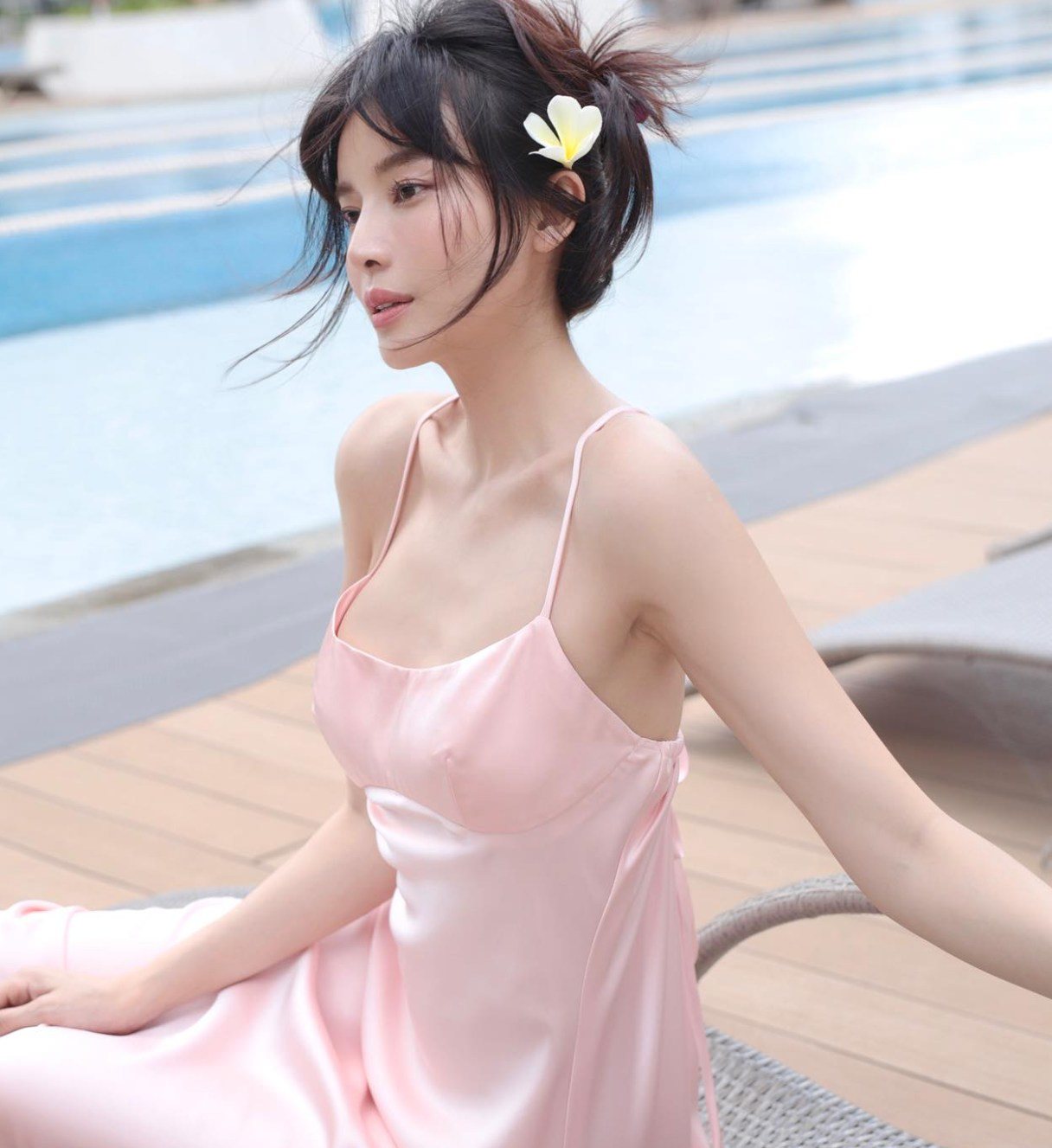 Người đẹp Việt đi biển mặc váy "lưới đánh cá", khoe làn da trắng nõn nà cuốn hút - 6