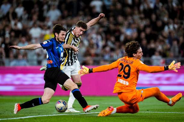 Vlahovic đưa Juventus dẫn trước chỉ sau 4 phút