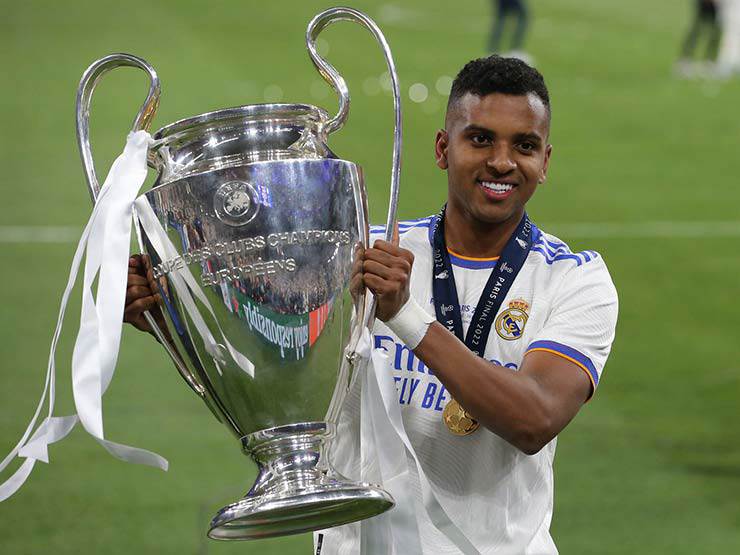 Rodrygo nâng cúp Champions League năm 2022 và nay đã trở thành một cầu thủ quan trọng ở Real Madrid