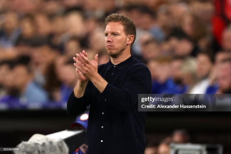 Trong khi đó HLV Nagelsmann khá bình thản ở bên ngoài đường pitch