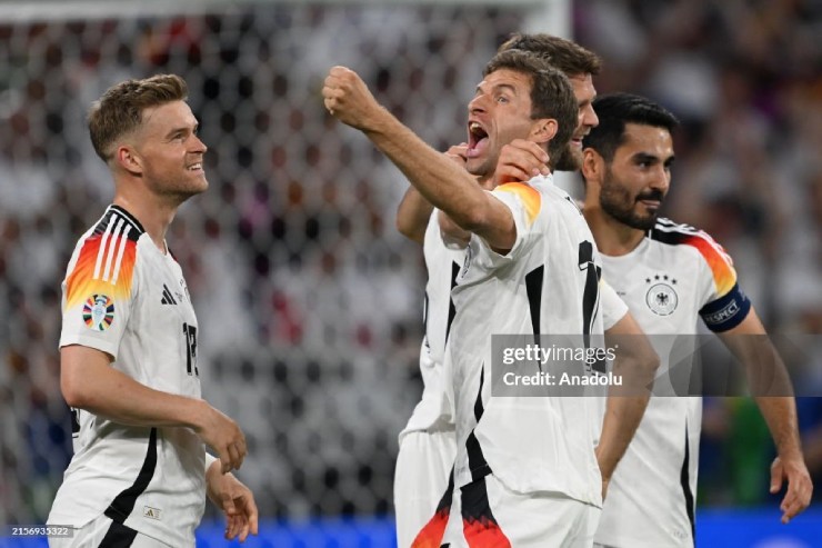 Thomas Muller của ĐT Đức ăn mừng bàn thắng cực "sung"