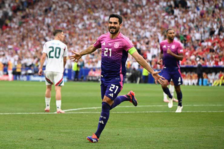 Gundogan mang lại cách biệt 2 bàn cho Đức