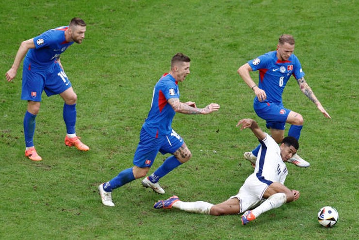 Slovakia chơi rất hay, trong khi ĐT Anh cho đến những phút bù giờ hiệp hai vẫn gây ra nhiều thất vọng.